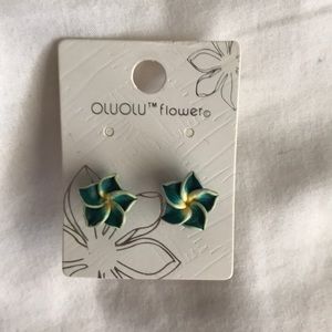 Novelty Hawaiian plumeria stud earrings